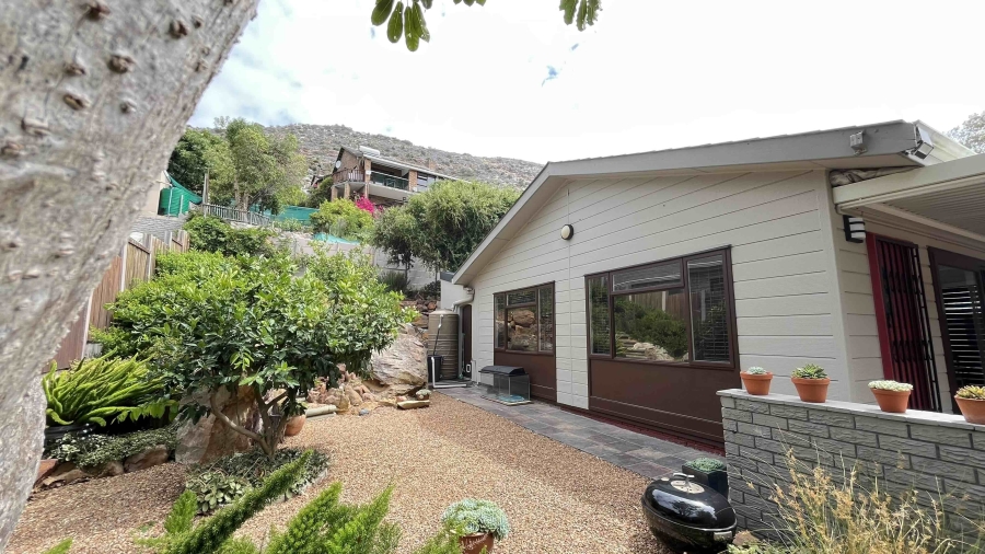 3 Bedroom Property for Sale in Glencairn Western Cape